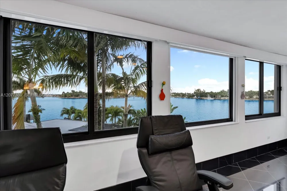 279 Hibiscus Dr Miami Beach, FL 33139