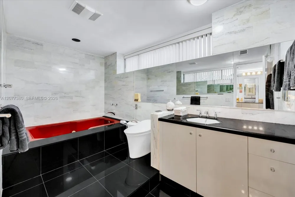 279 Hibiscus Dr Miami Beach, FL 33139