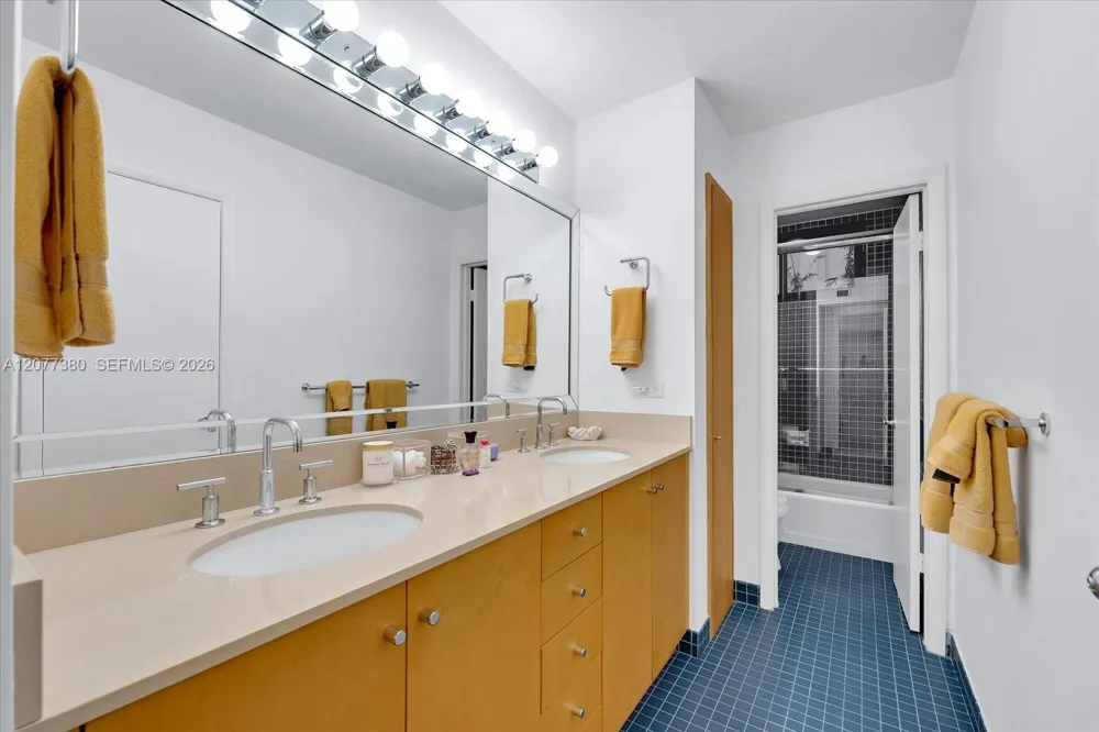 279 Hibiscus Dr Miami Beach, FL 33139