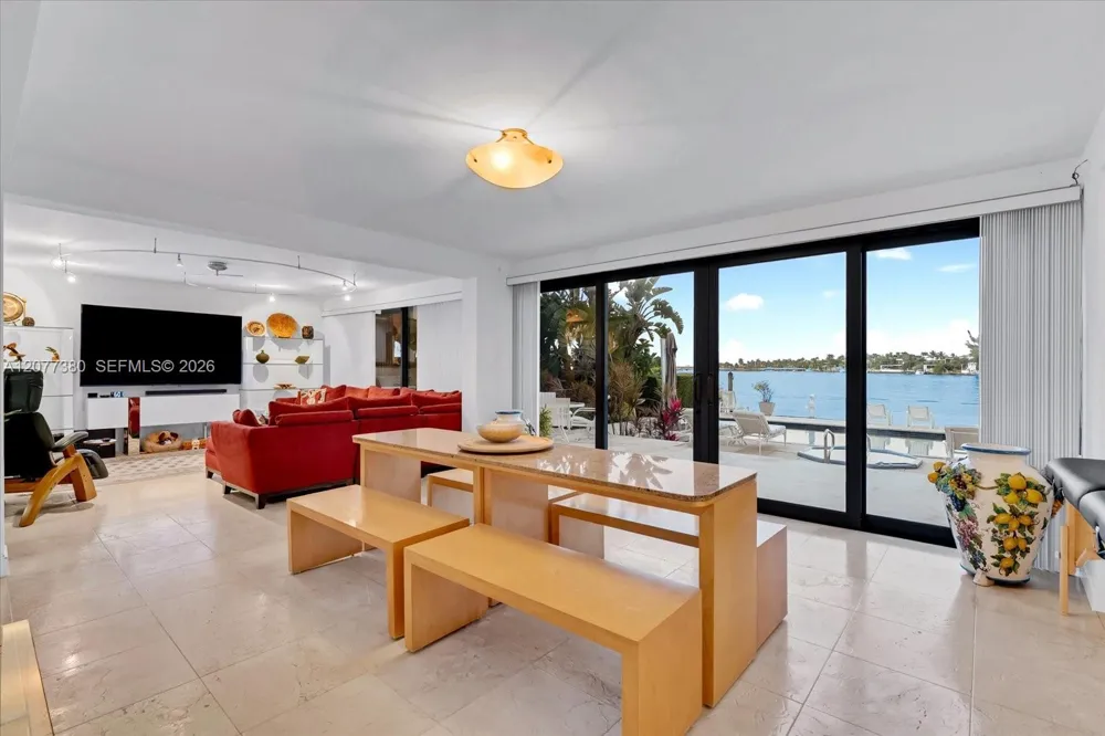 279 Hibiscus Dr Miami Beach, FL 33139