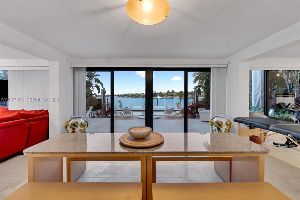 279 Hibiscus Dr Miami Beach, FL 33139
