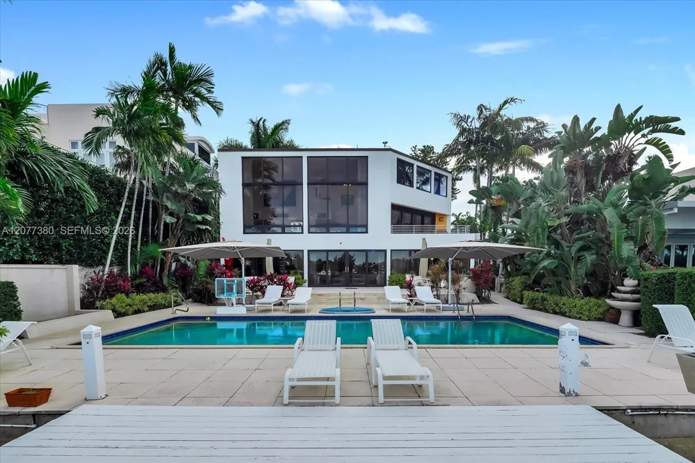 279 Hibiscus Dr Miami Beach, FL 33139