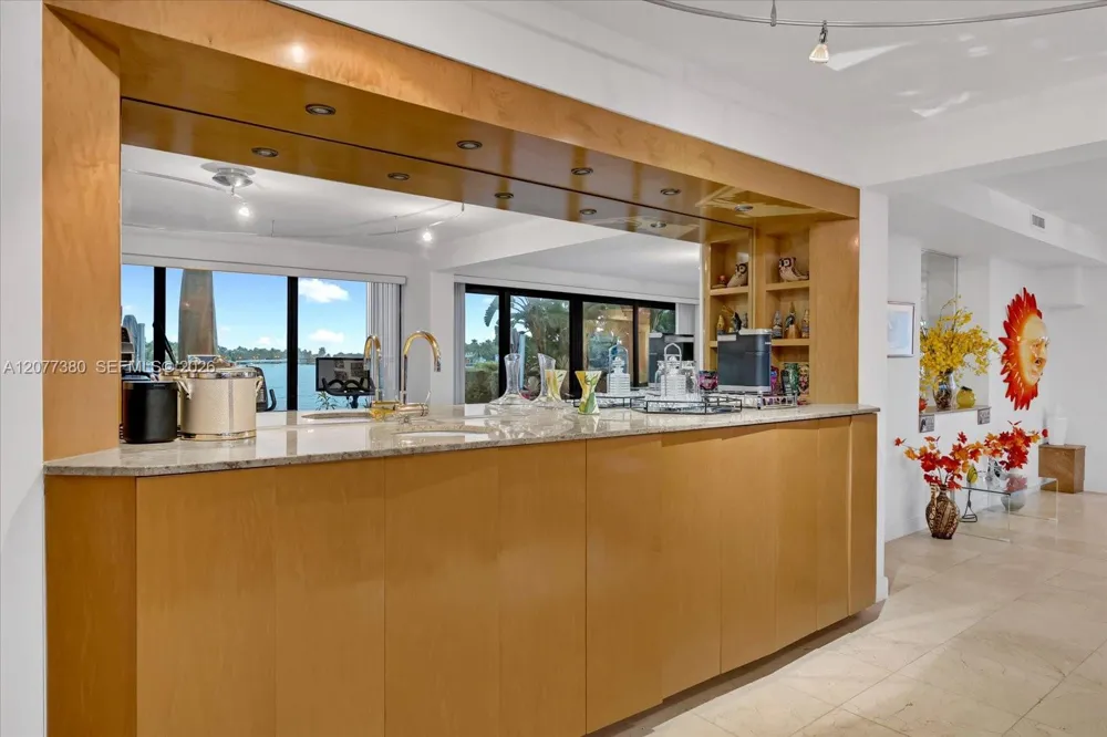 279 Hibiscus Dr Miami Beach, FL 33139