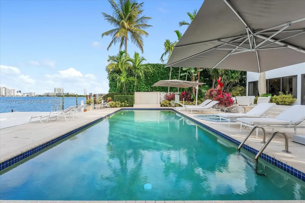 279 Hibiscus Dr Miami Beach, FL 33139