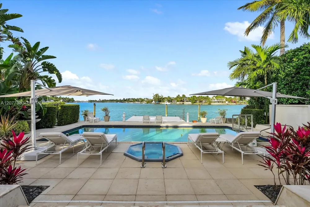 279 Hibiscus Dr Miami Beach, FL 33139