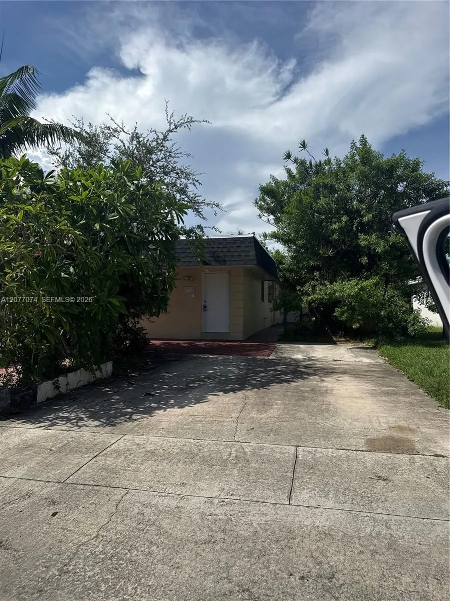 5715 Hayes St #5715 Hollywood, FL 33021