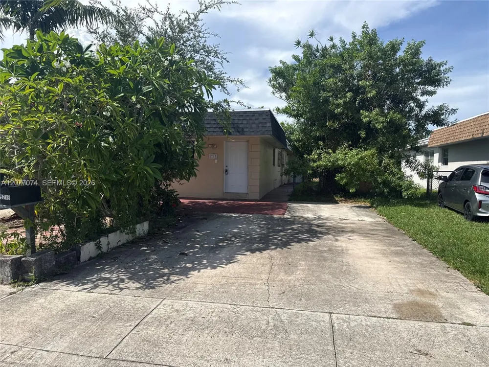 5715 Hayes St #5715 Hollywood, FL 33021