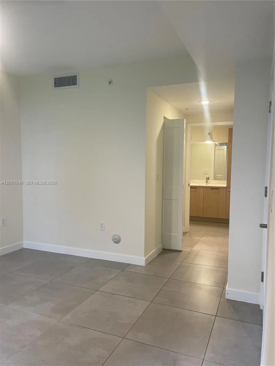16395 Biscayne Blvd #313 North Miami Beach, FL 33160