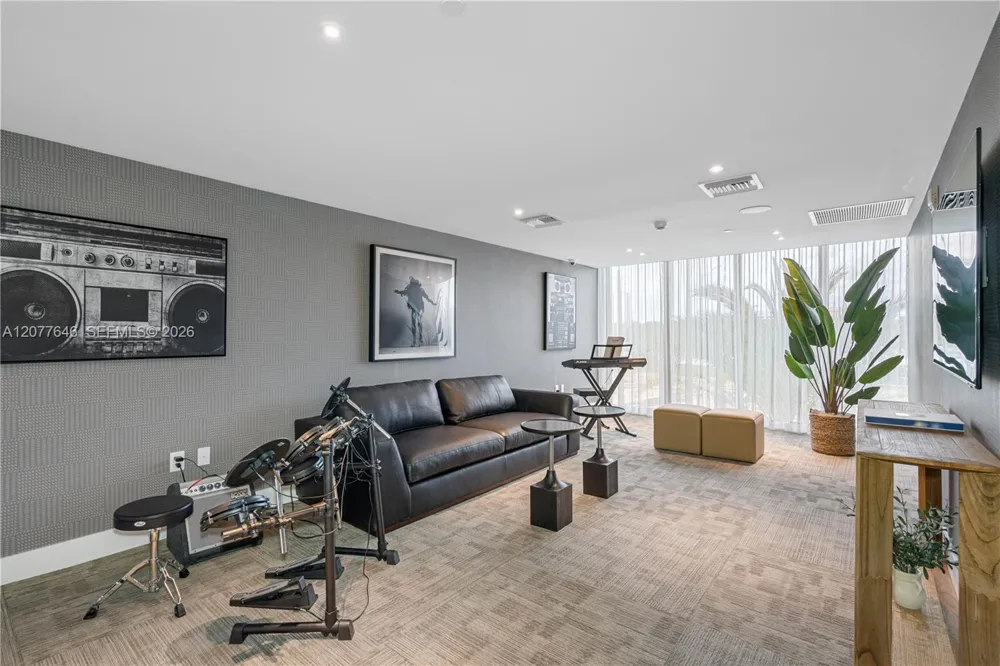 16395 Biscayne Blvd #313 North Miami Beach, FL 33160
