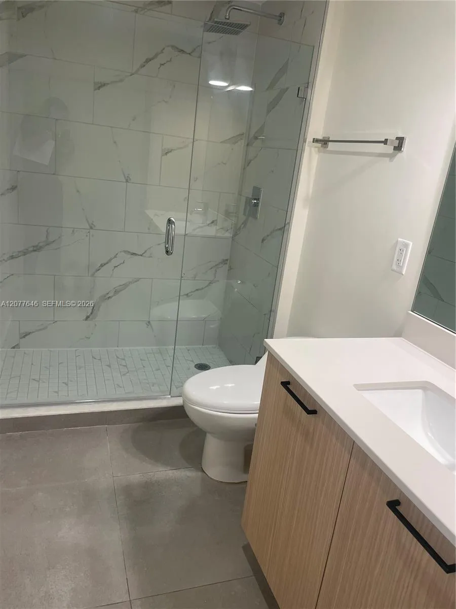 16395 Biscayne Blvd #313 North Miami Beach, FL 33160