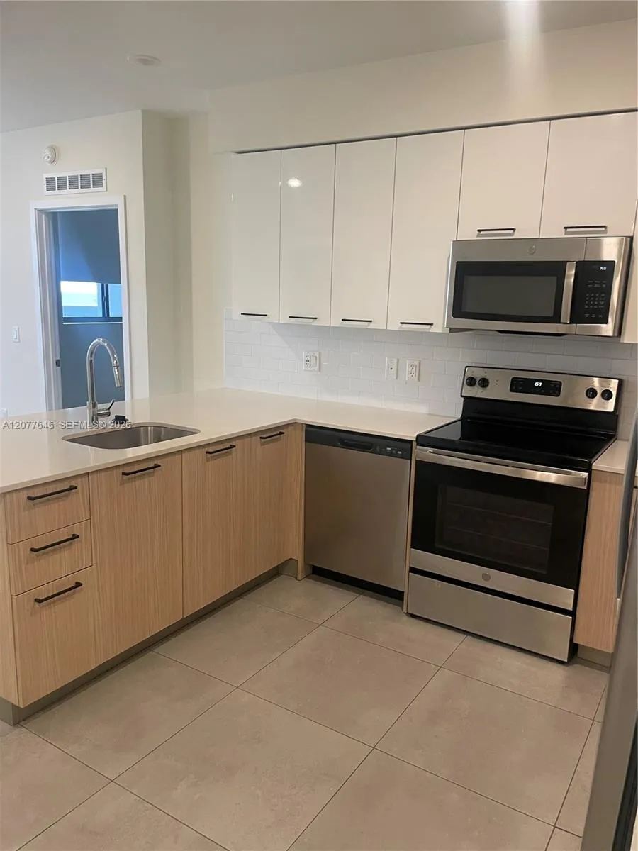 16395 Biscayne Blvd #313 North Miami Beach, FL 33160