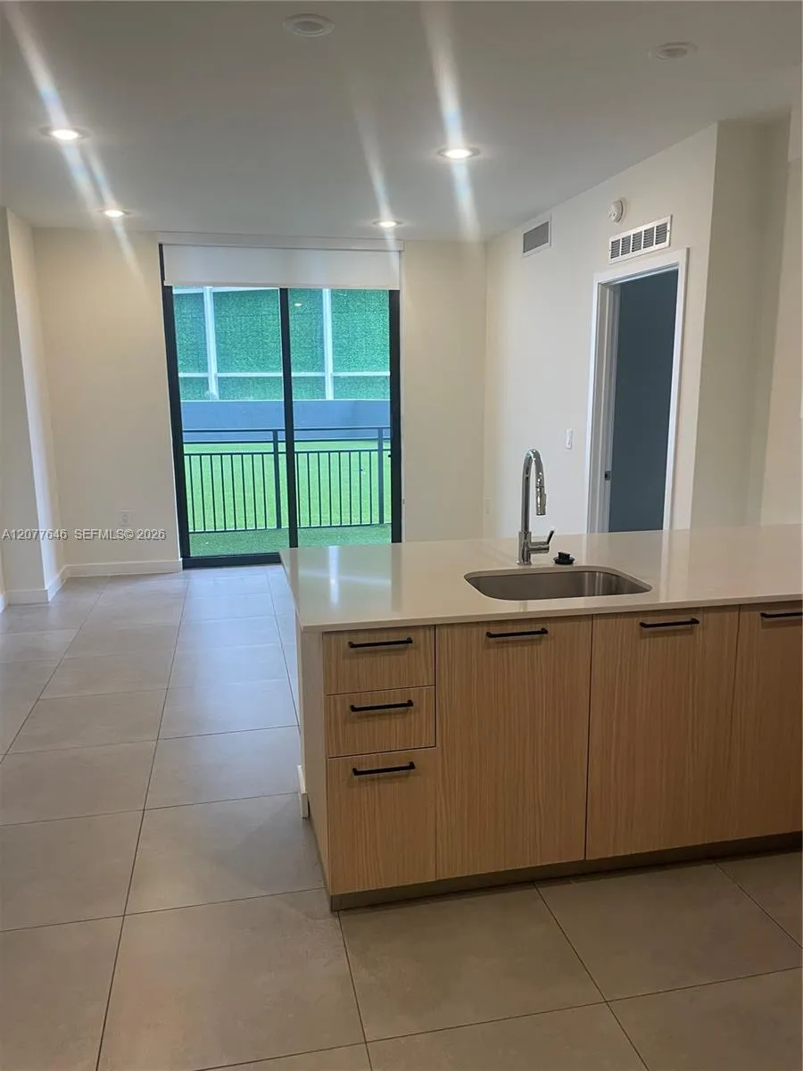 16395 Biscayne Blvd #313 North Miami Beach, FL 33160