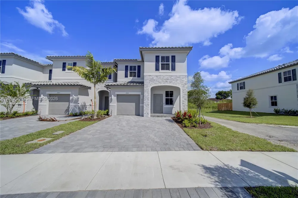 11881 NW 47th Mnr Coral Springs, FL 33076
