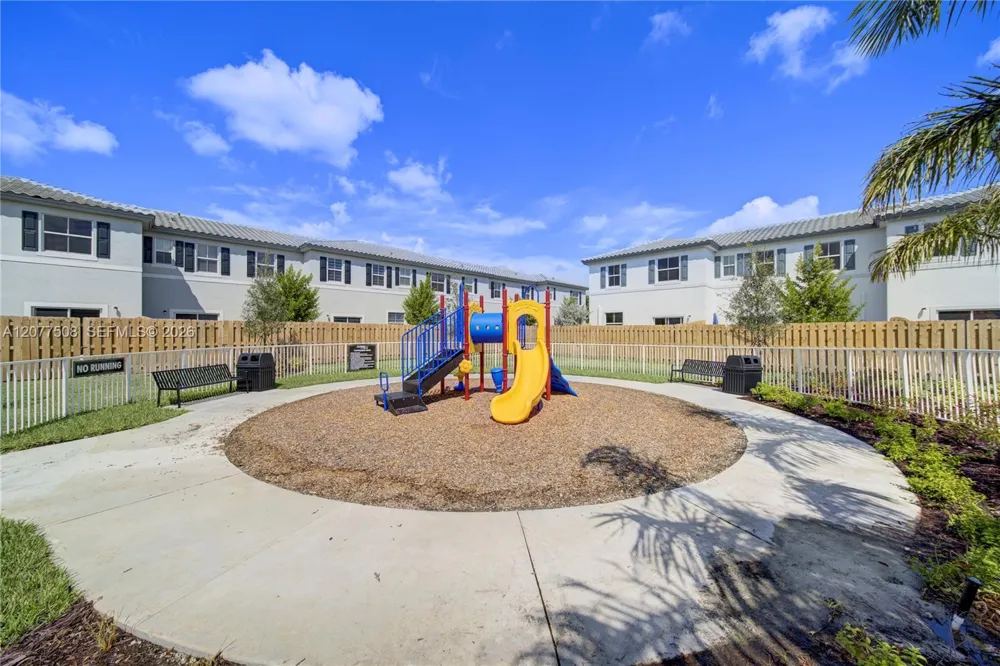 11881 NW 47th Mnr Coral Springs, FL 33076