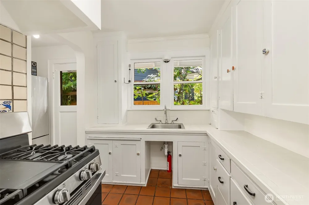 1703 NE 73rd Street Seattle, WA 98115