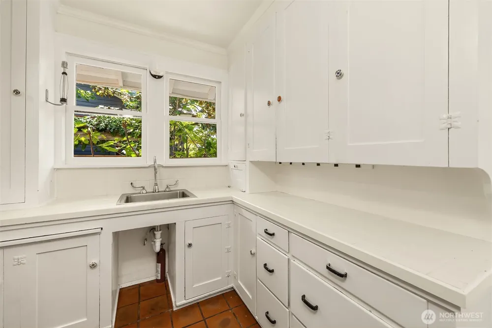 1703 NE 73rd Street Seattle, WA 98115