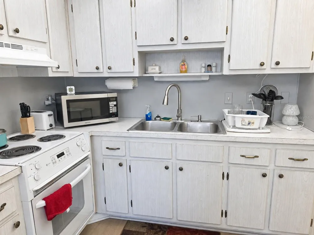 8454 111TH STREET #108 Seminole, FL 33772