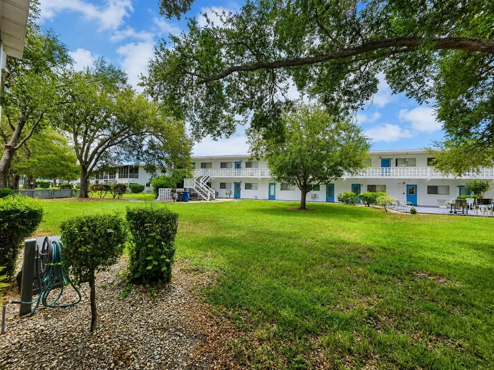 8454 111TH STREET #108 Seminole, FL 33772