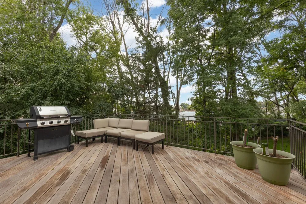 2180 Crestview Drive Excelsior, MN 55331