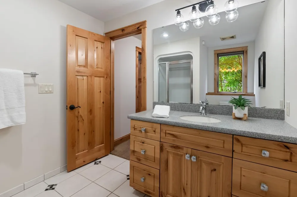 2180 Crestview Drive Excelsior, MN 55331
