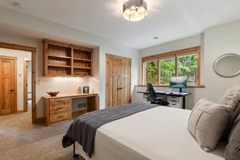 2180 Crestview Drive Excelsior, MN 55331