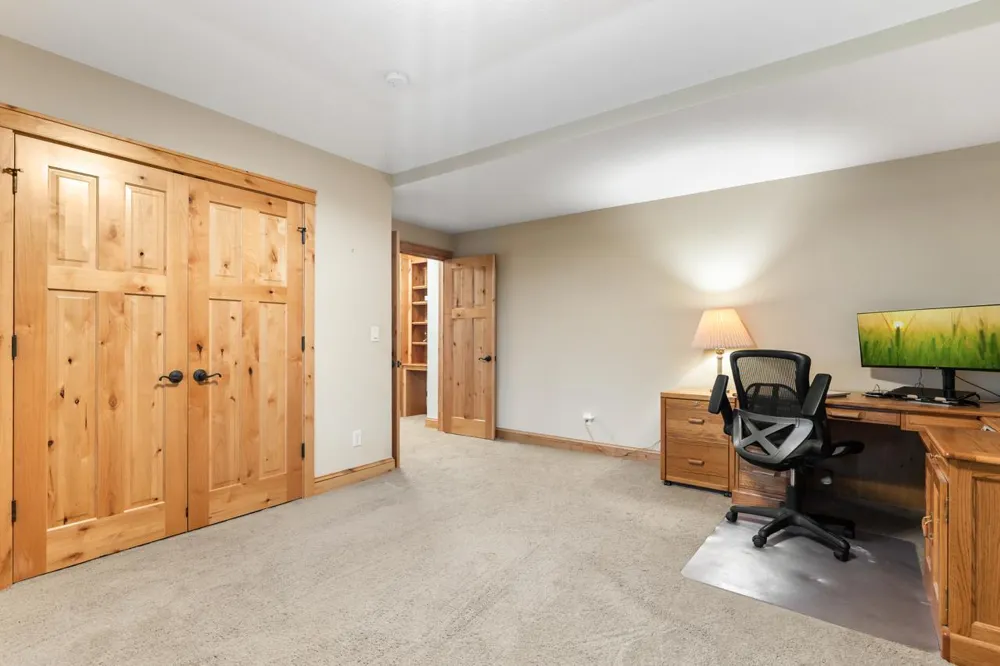 2180 Crestview Drive Excelsior, MN 55331