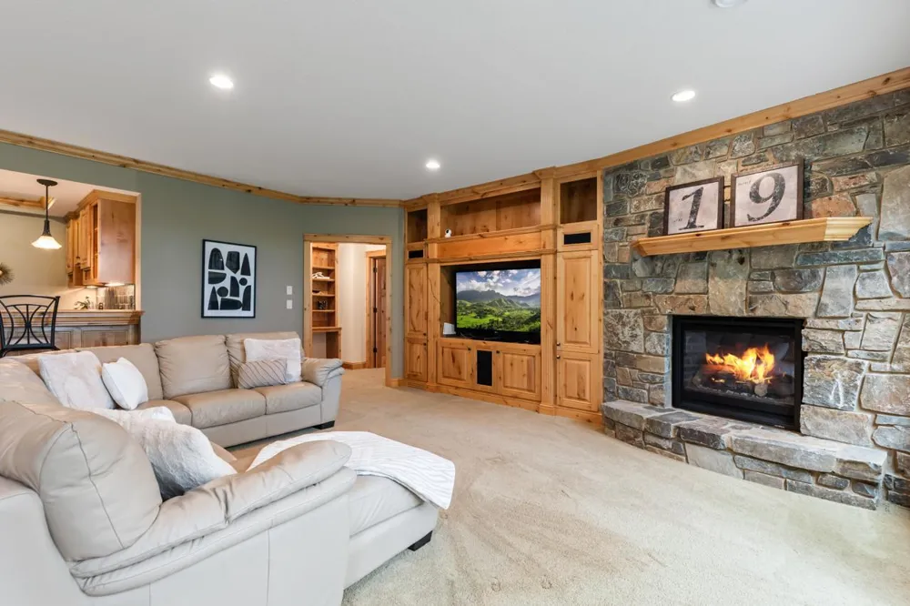 2180 Crestview Drive Excelsior, MN 55331