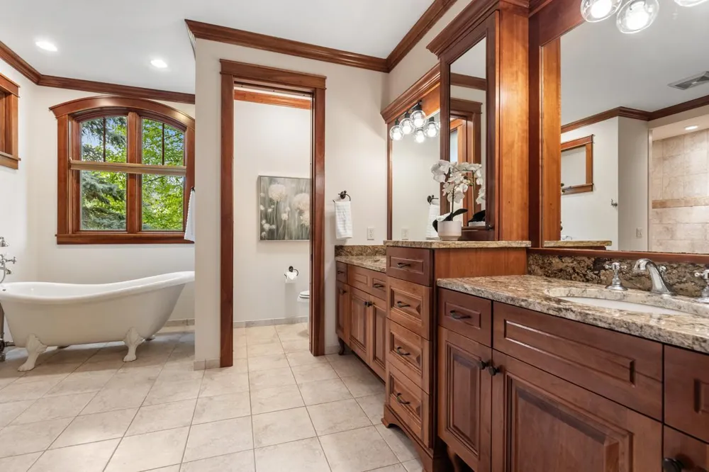 2180 Crestview Drive Excelsior, MN 55331