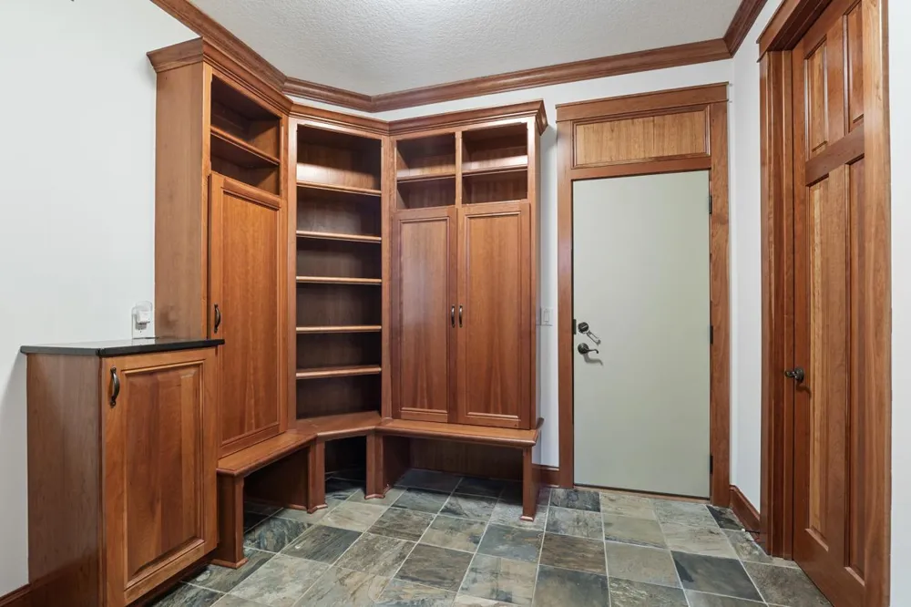 2180 Crestview Drive Excelsior, MN 55331