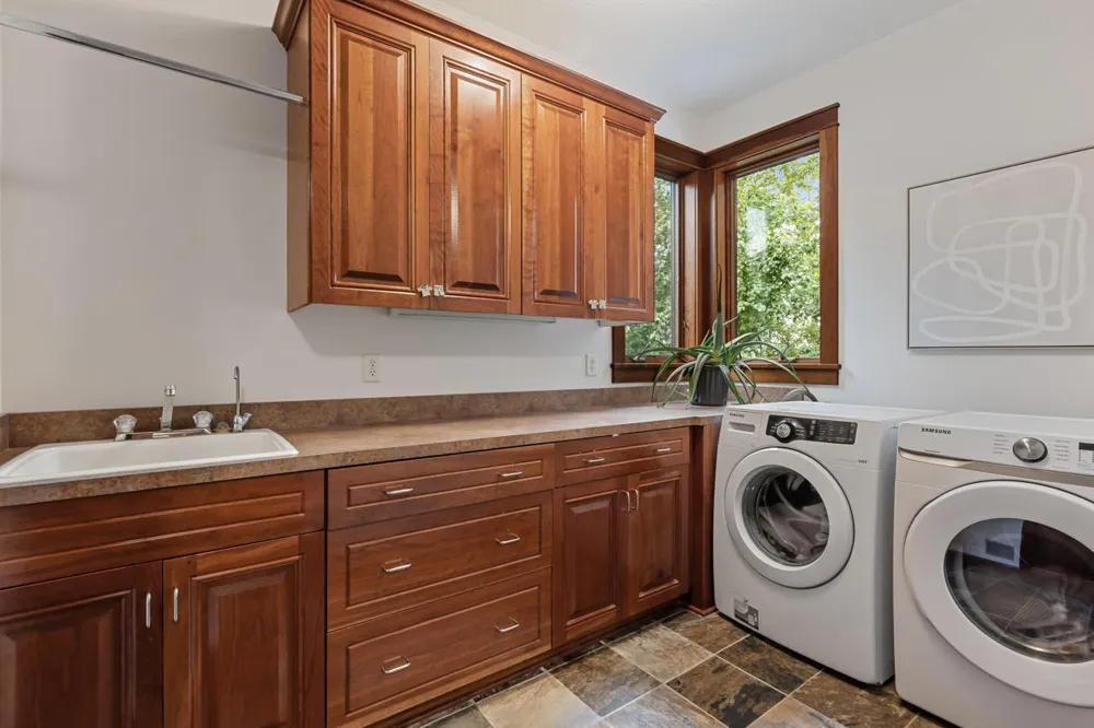 2180 Crestview Drive Excelsior, MN 55331