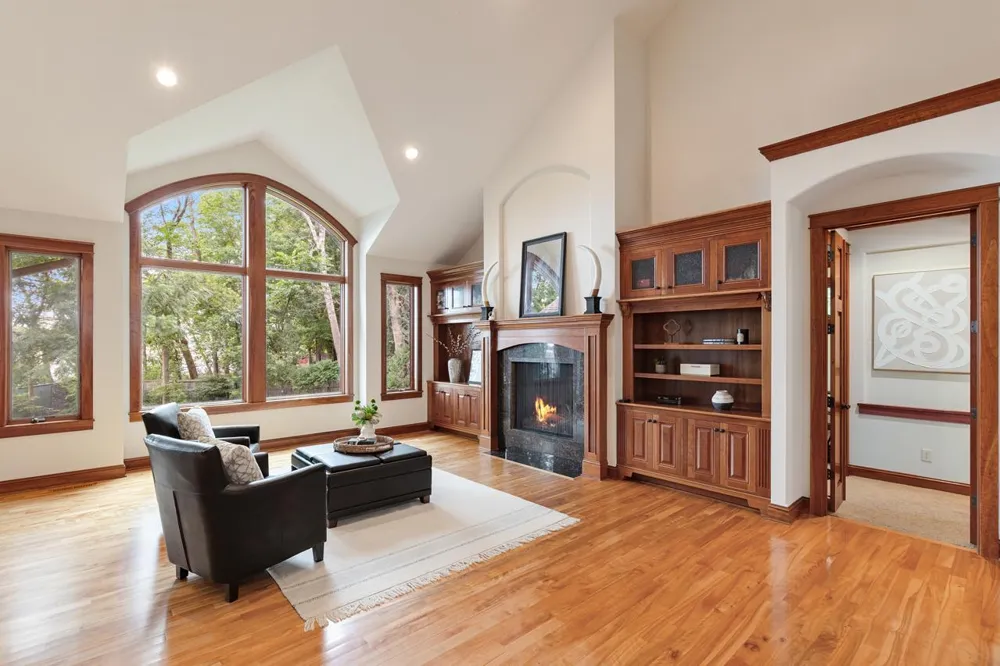 2180 Crestview Drive Excelsior, MN 55331