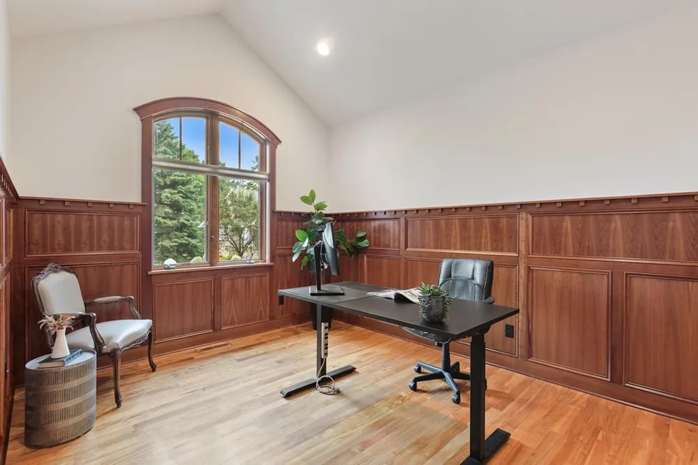 2180 Crestview Drive Excelsior, MN 55331