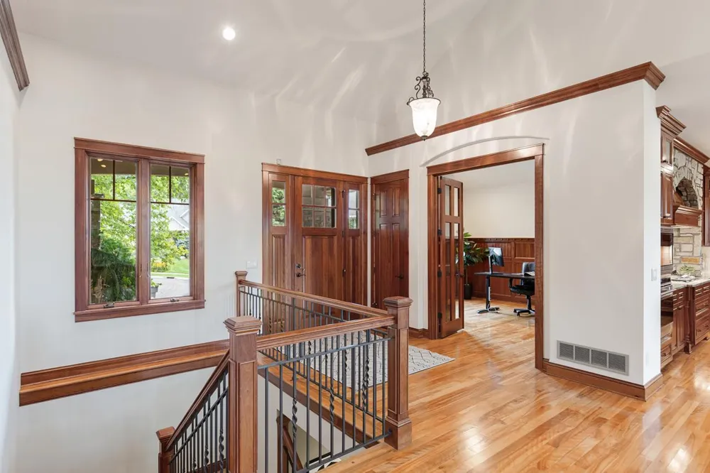 2180 Crestview Drive Excelsior, MN 55331
