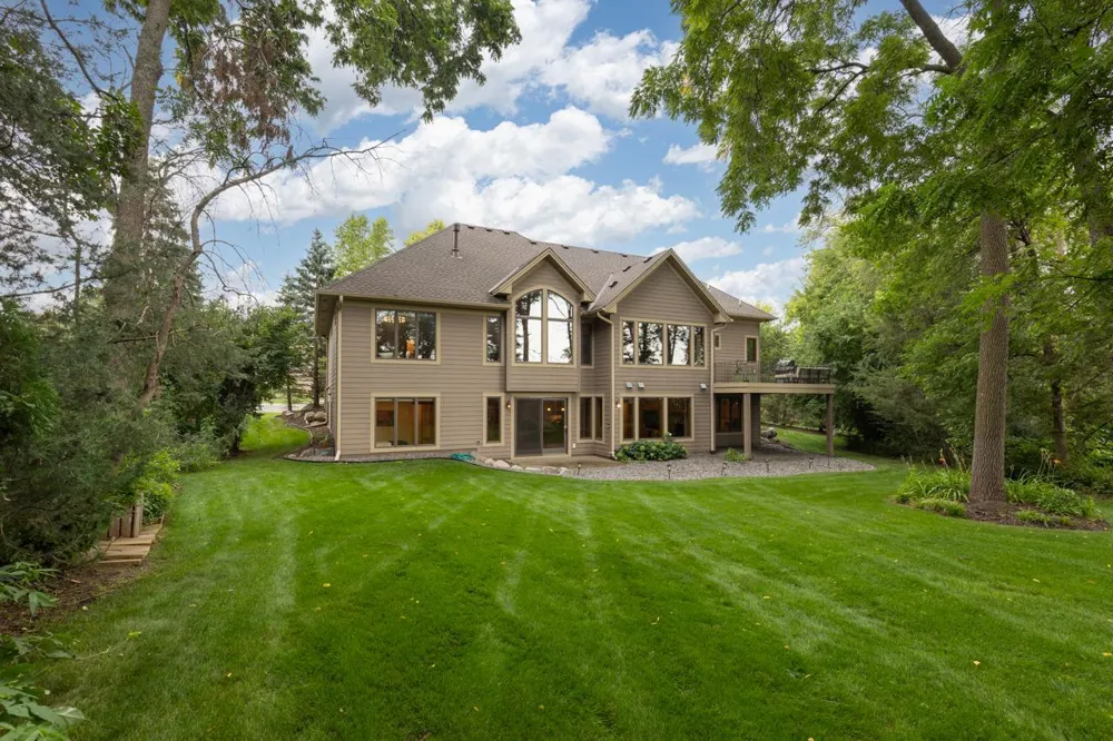 2180 Crestview Drive Excelsior, MN 55331