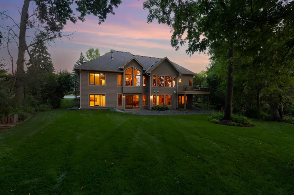 2180 Crestview Drive Excelsior, MN 55331