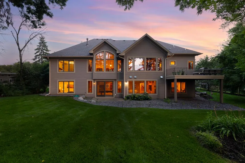 2180 Crestview Drive Excelsior, MN 55331