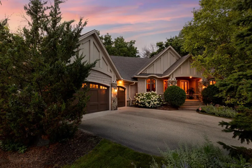 2180 Crestview Drive Excelsior, MN 55331