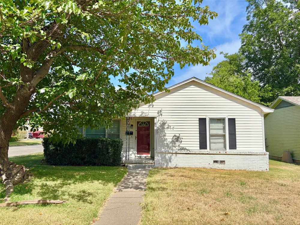 2225 Shannon Street Sherman, TX 75092