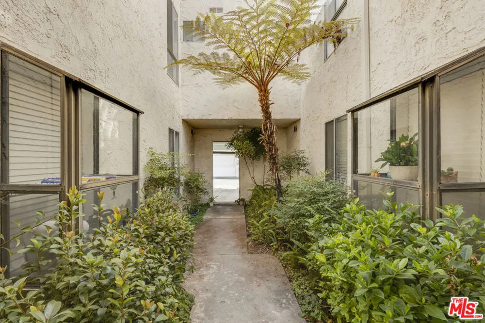 18411 Hatteras Street #246 Tarzana, CA 91356