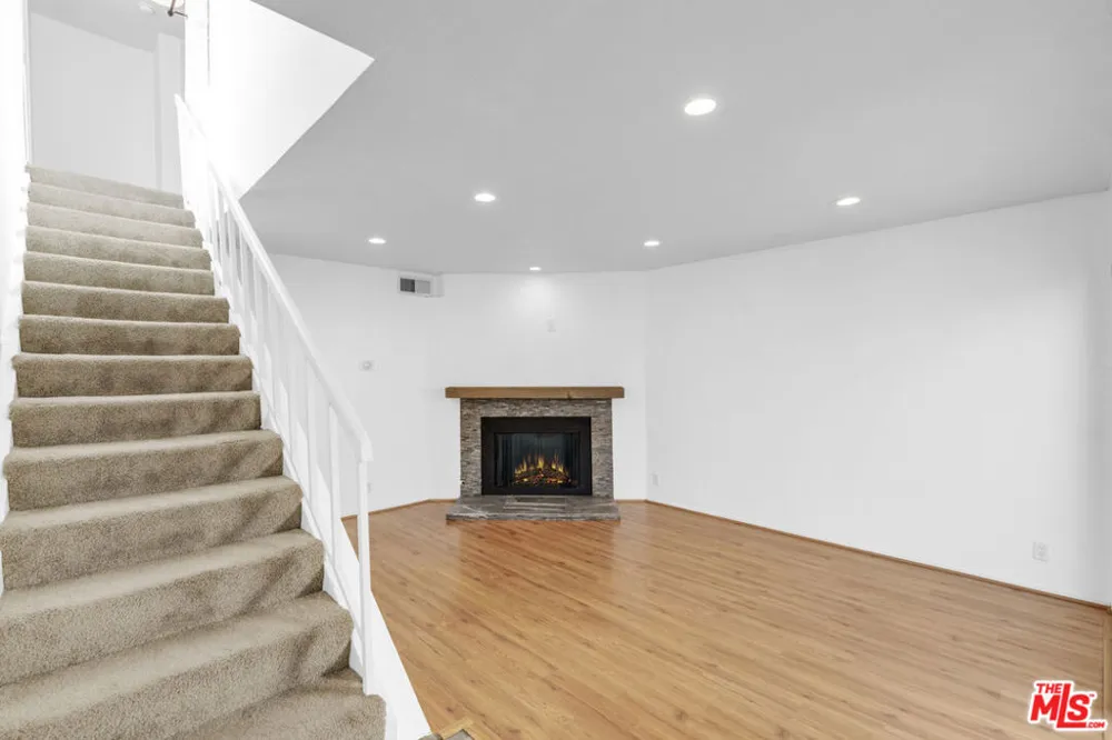 18411 Hatteras Street #246 Tarzana, CA 91356