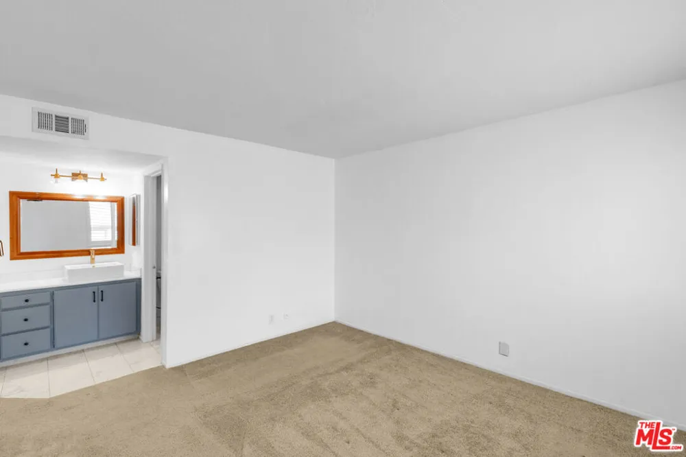 18411 Hatteras Street #246 Tarzana, CA 91356