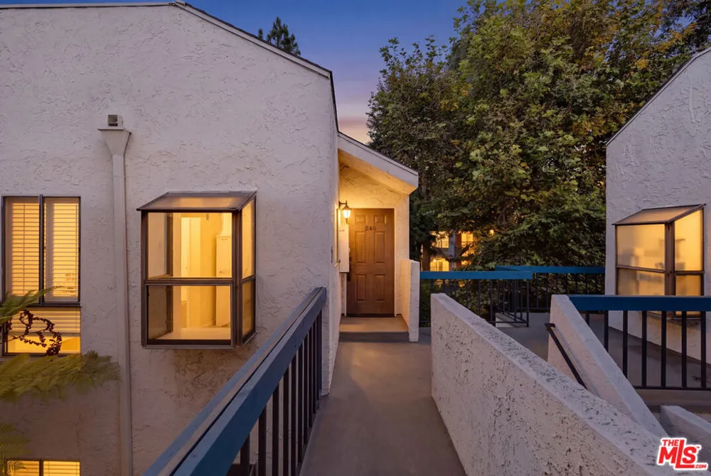 18411 Hatteras Street #246 Tarzana, CA 91356