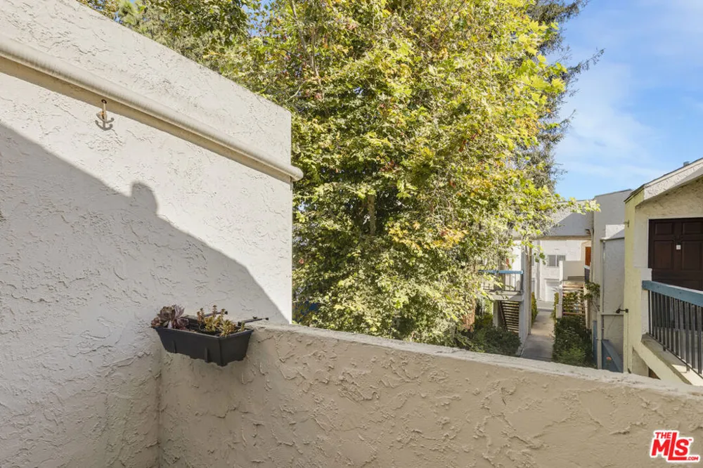 18411 Hatteras Street #246 Tarzana, CA 91356