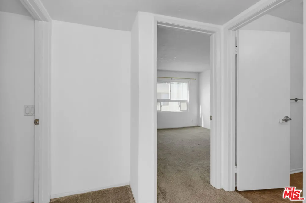 18411 Hatteras Street #246 Tarzana, CA 91356