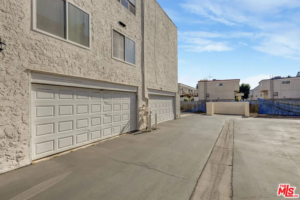 18411 Hatteras Street #246 Tarzana, CA 91356