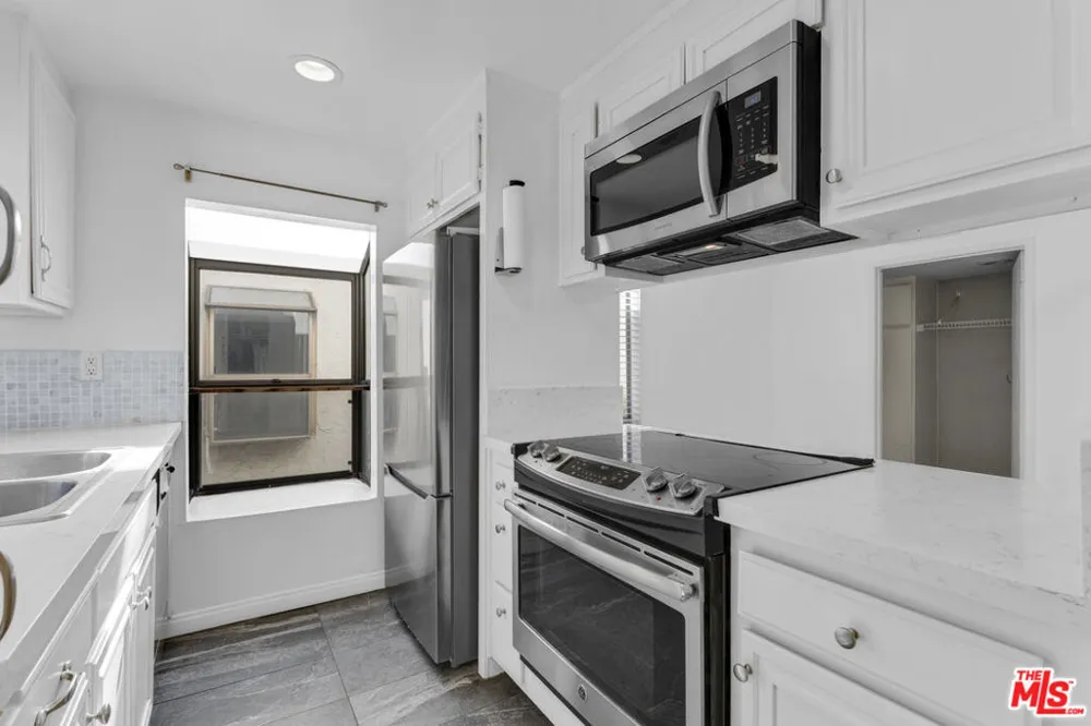 18411 Hatteras Street #246 Tarzana, CA 91356