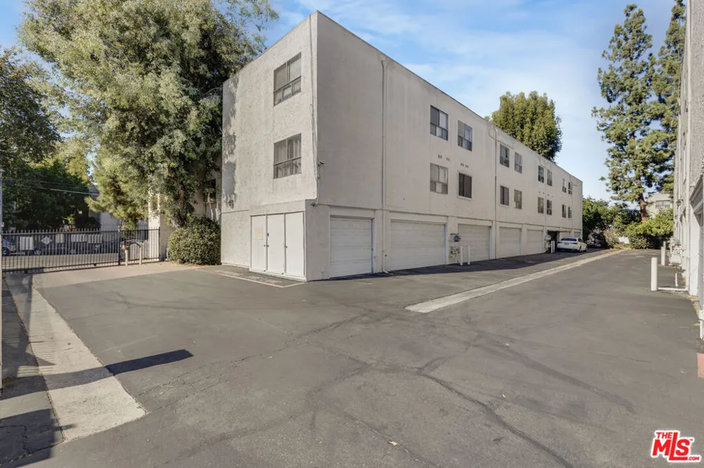 18411 Hatteras Street #246 Tarzana, CA 91356