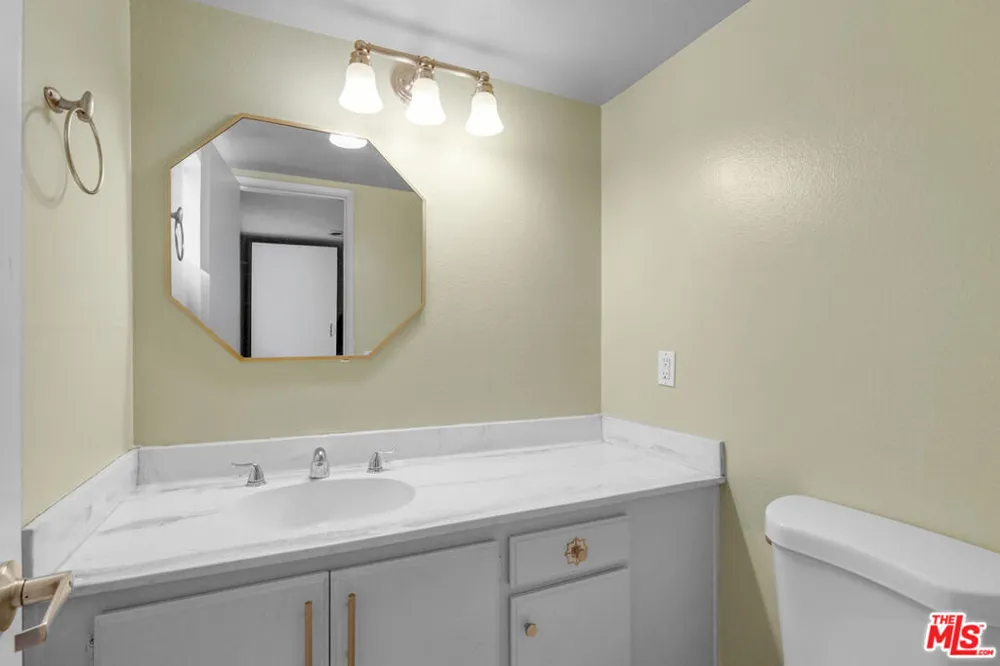 18411 Hatteras Street #246 Tarzana, CA 91356