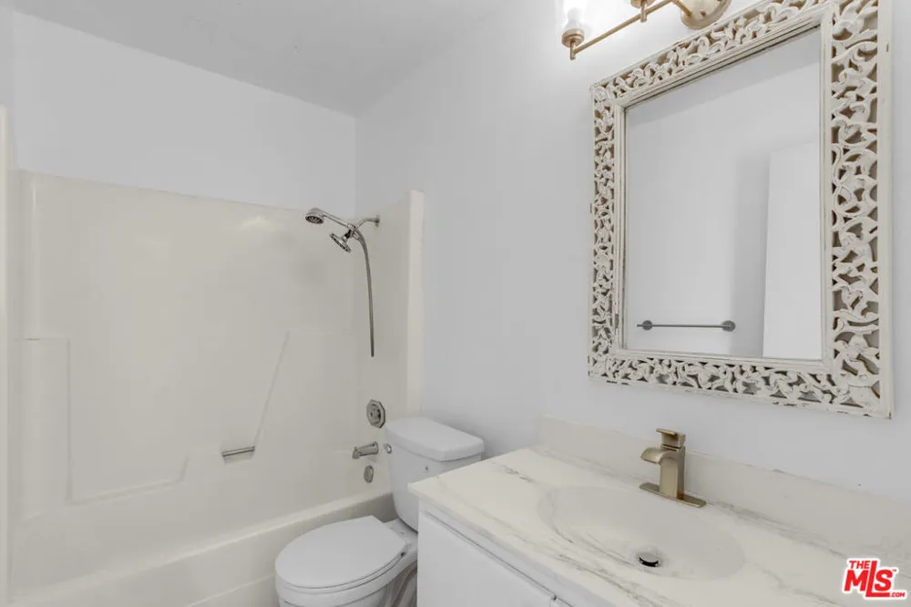 18411 Hatteras Street #246 Tarzana, CA 91356