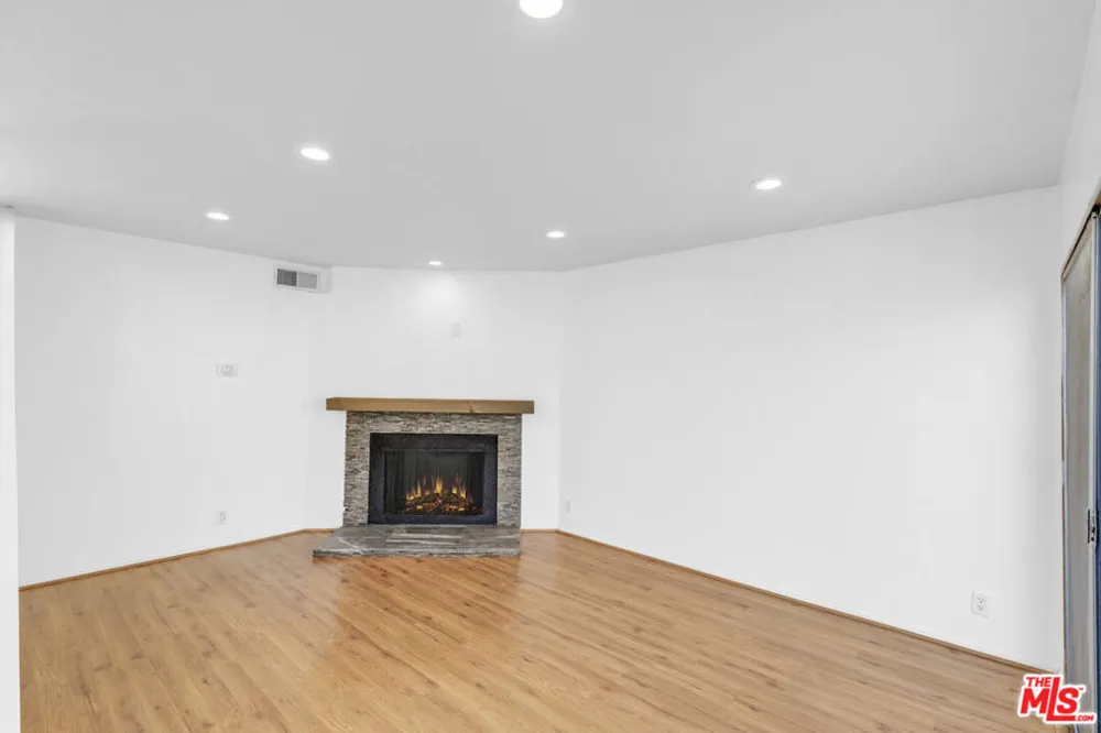 18411 Hatteras Street #246 Tarzana, CA 91356